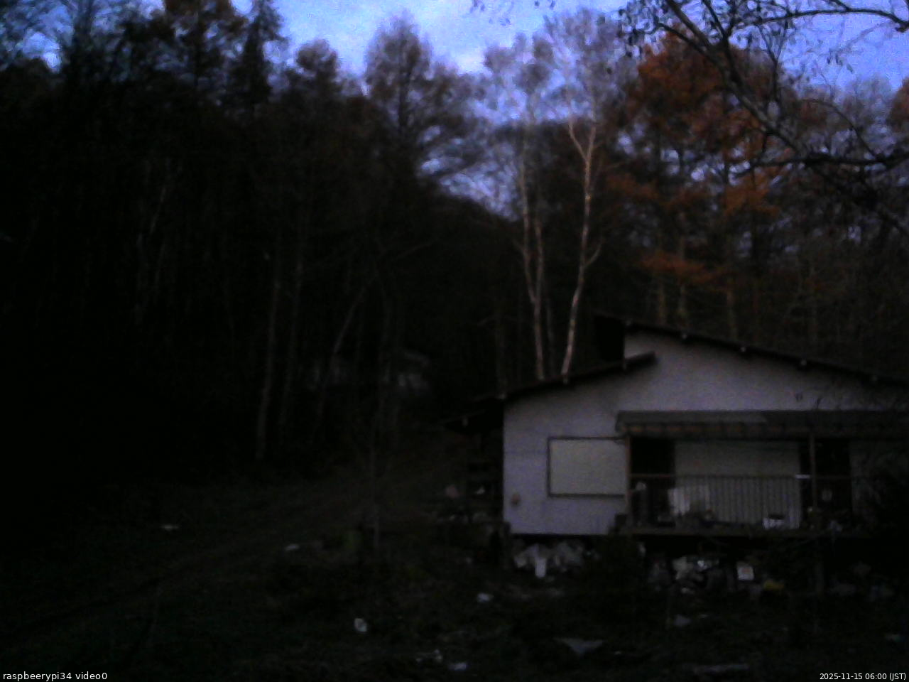 長野県菅平高原 ゆたか山荘 西側(坂上) 2025/11/15 06:00