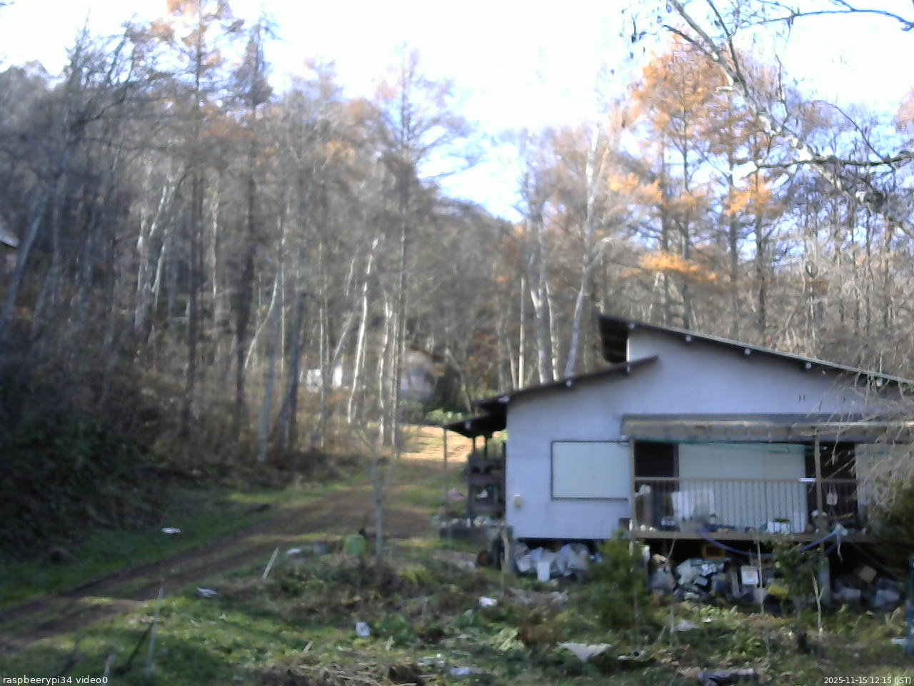 長野県菅平高原 ゆたか山荘 西側(坂上) 2025/11/15 12:15