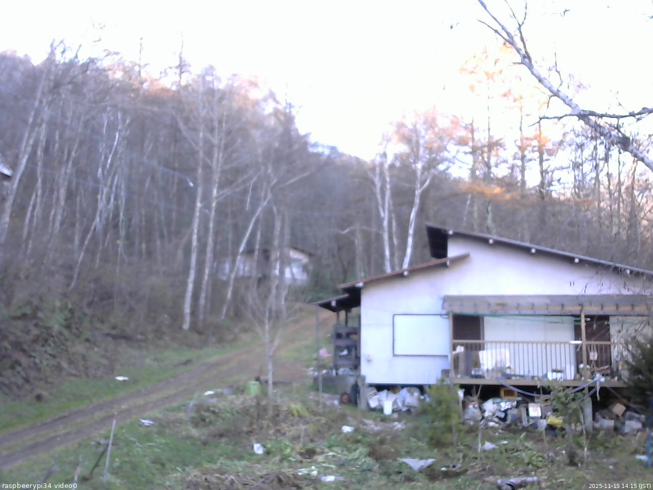 長野県菅平高原 ゆたか山荘 西側(坂上) 2025/11/15 14:15