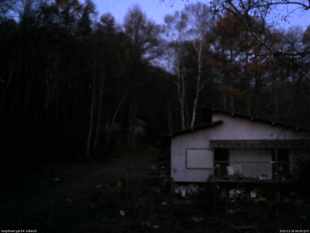 長野県菅平高原 ゆたか山荘 西側(坂上) 2025/11/16 06:00