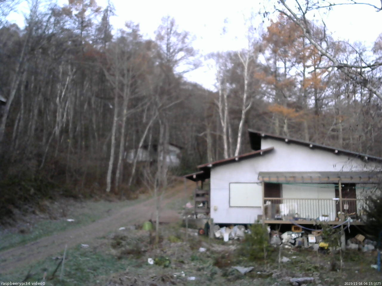 長野県菅平高原 ゆたか山荘 西側(坂上) 2025/11/16 06:15
