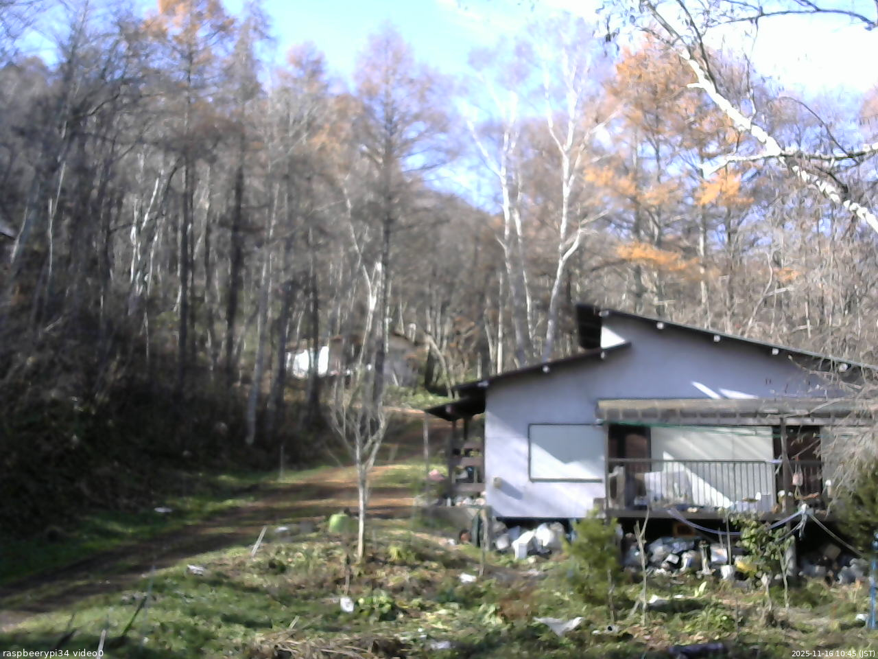 長野県菅平高原 ゆたか山荘 西側(坂上) 2025/11/16 10:45