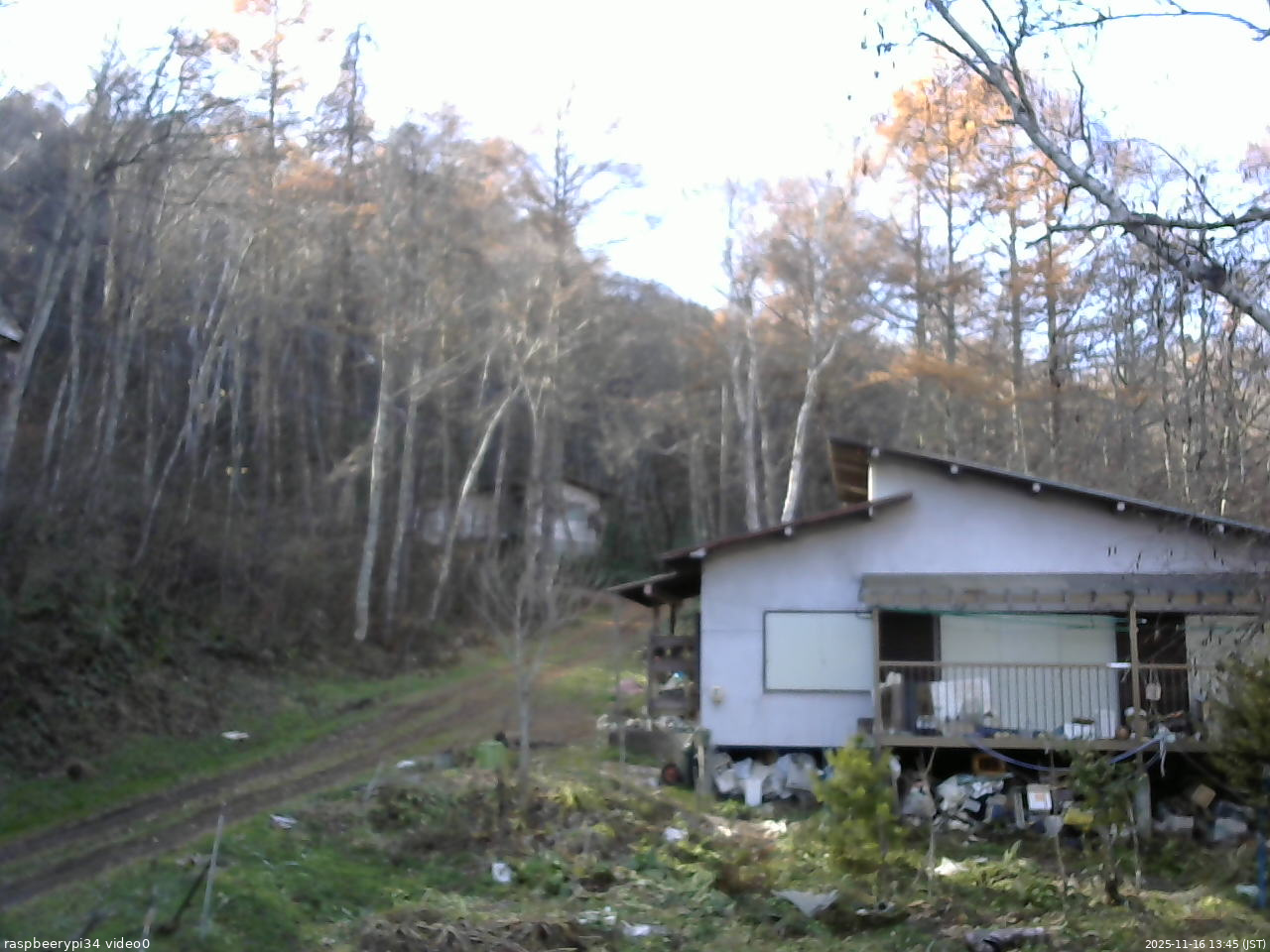長野県菅平高原 ゆたか山荘 西側(坂上) 2025/11/16 13:45