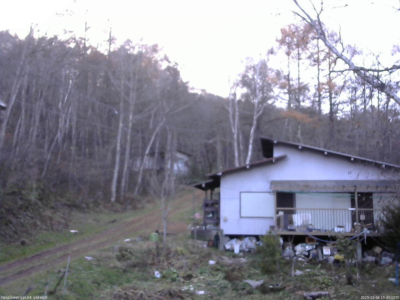 長野県菅平高原 ゆたか山荘 西側(坂上) 2025/11/16 15:45