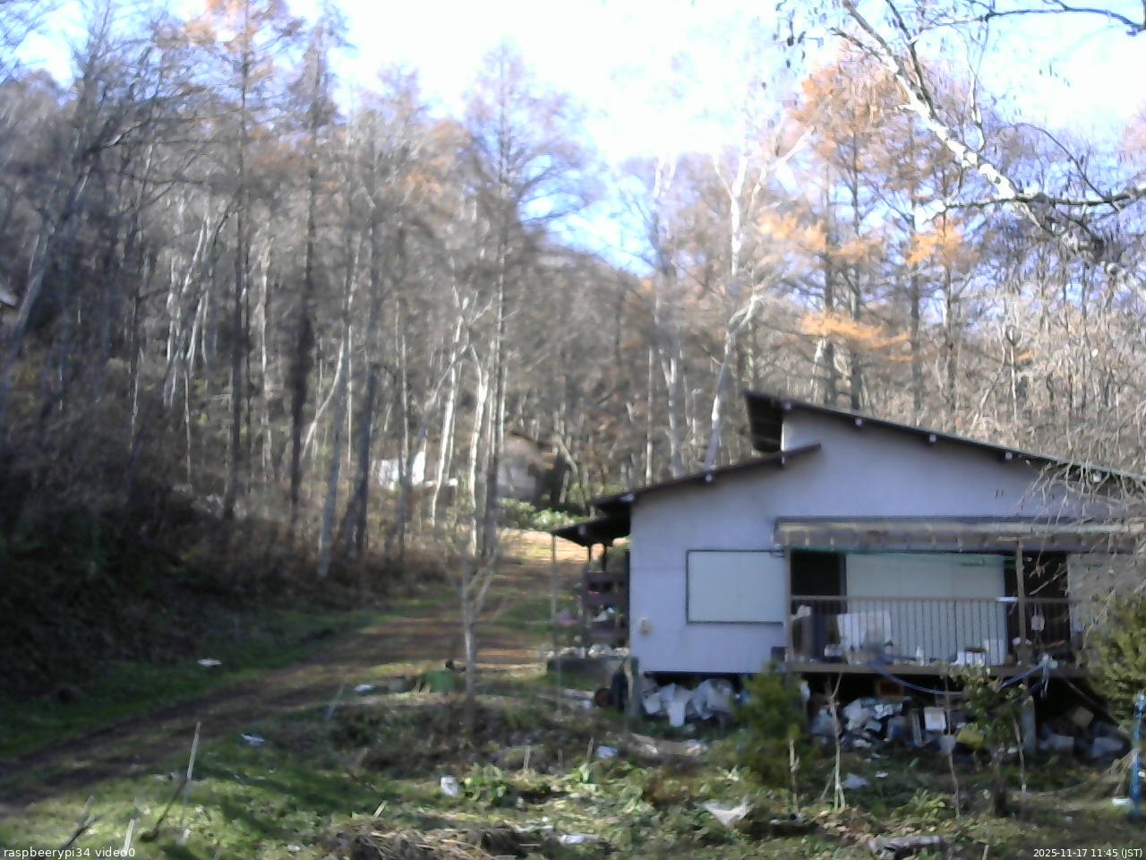 長野県菅平高原 ゆたか山荘 西側(坂上) 2025/11/17 11:45