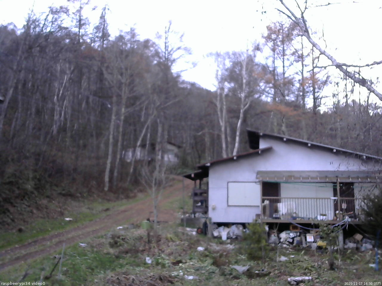長野県菅平高原 ゆたか山荘 西側(坂上) 2025/11/17 16:30