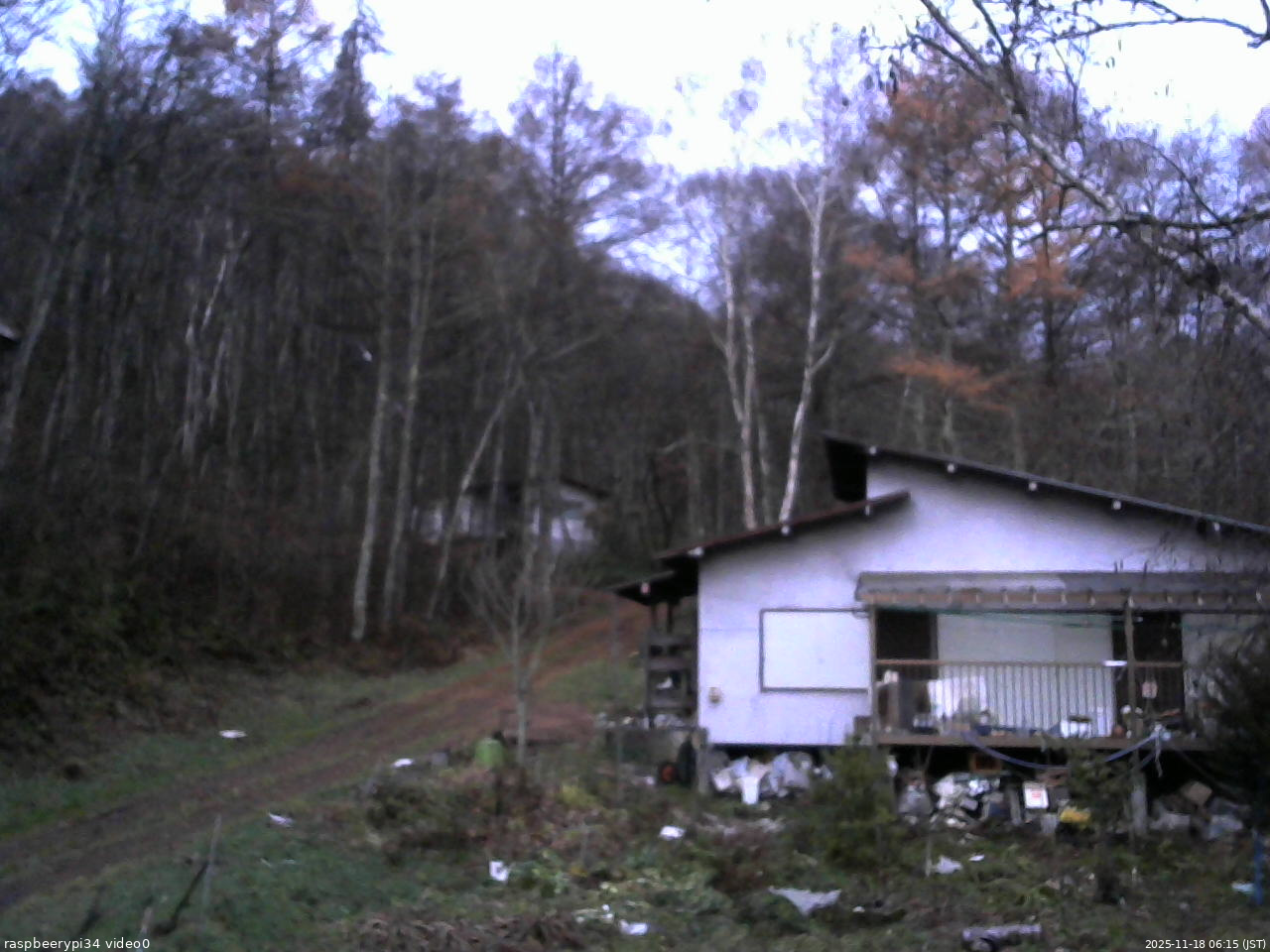 長野県菅平高原 ゆたか山荘 西側(坂上) 2025/11/18 06:15