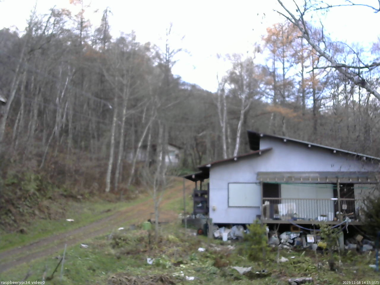 長野県菅平高原 ゆたか山荘 西側(坂上) 2025/11/18 14:15