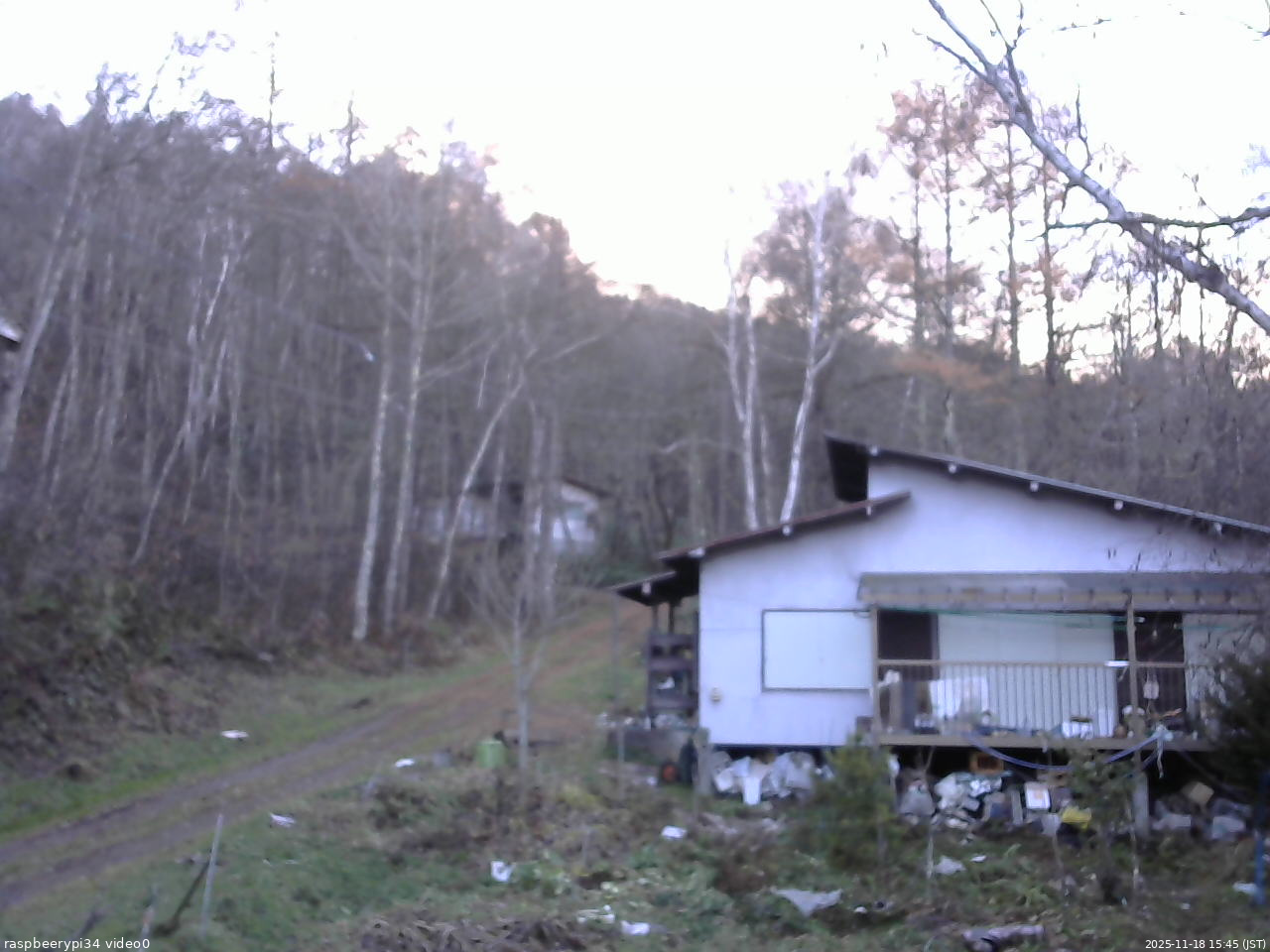 長野県菅平高原 ゆたか山荘 西側(坂上) 2025/11/18 15:45
