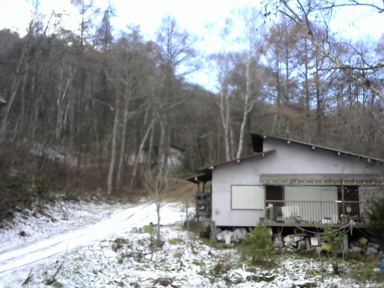 長野県菅平高原 ゆたか山荘 西側(坂上) 2025/11/21 13:30