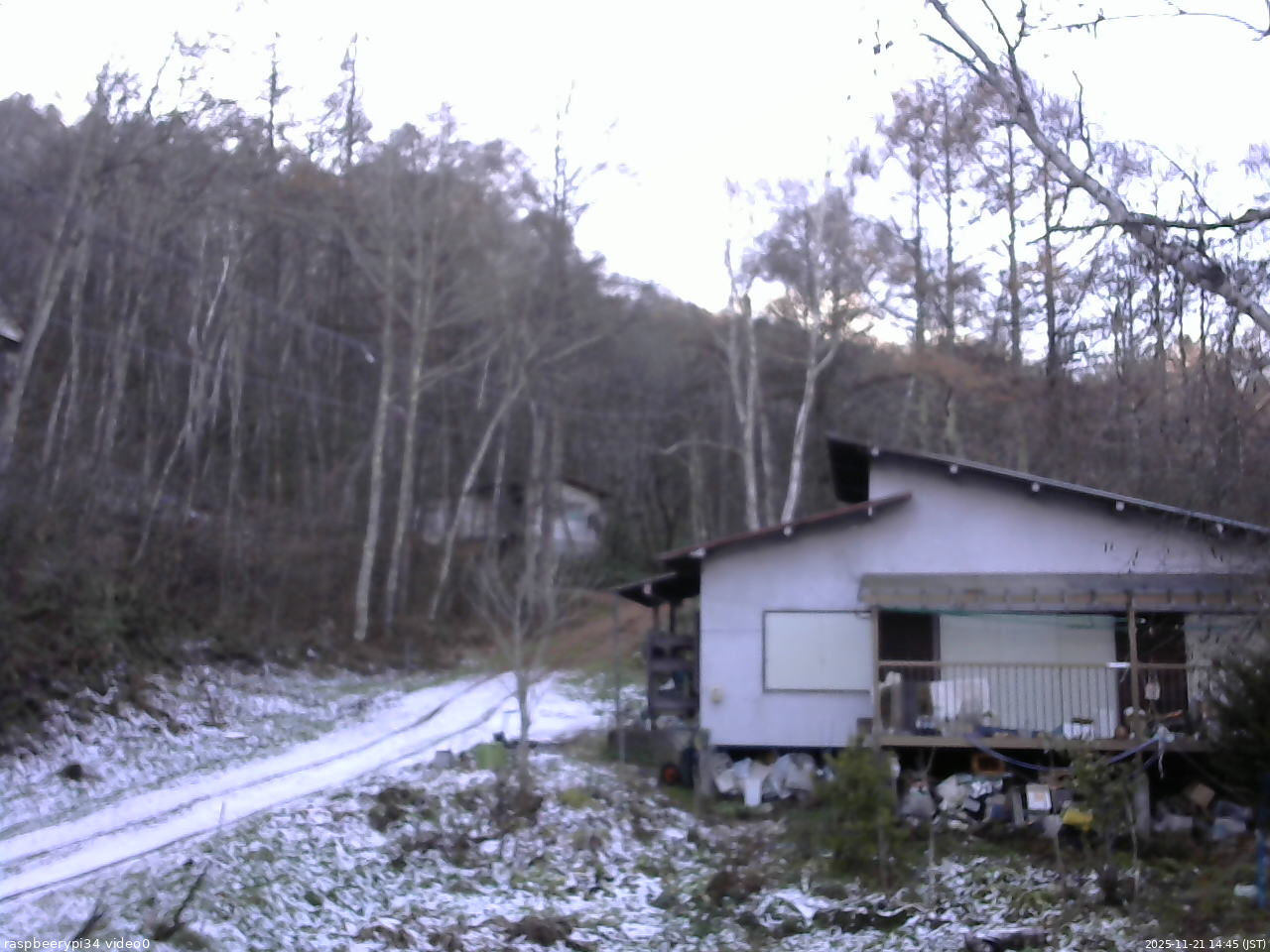 長野県菅平高原 ゆたか山荘 西側(坂上) 2025/11/21 14:45
