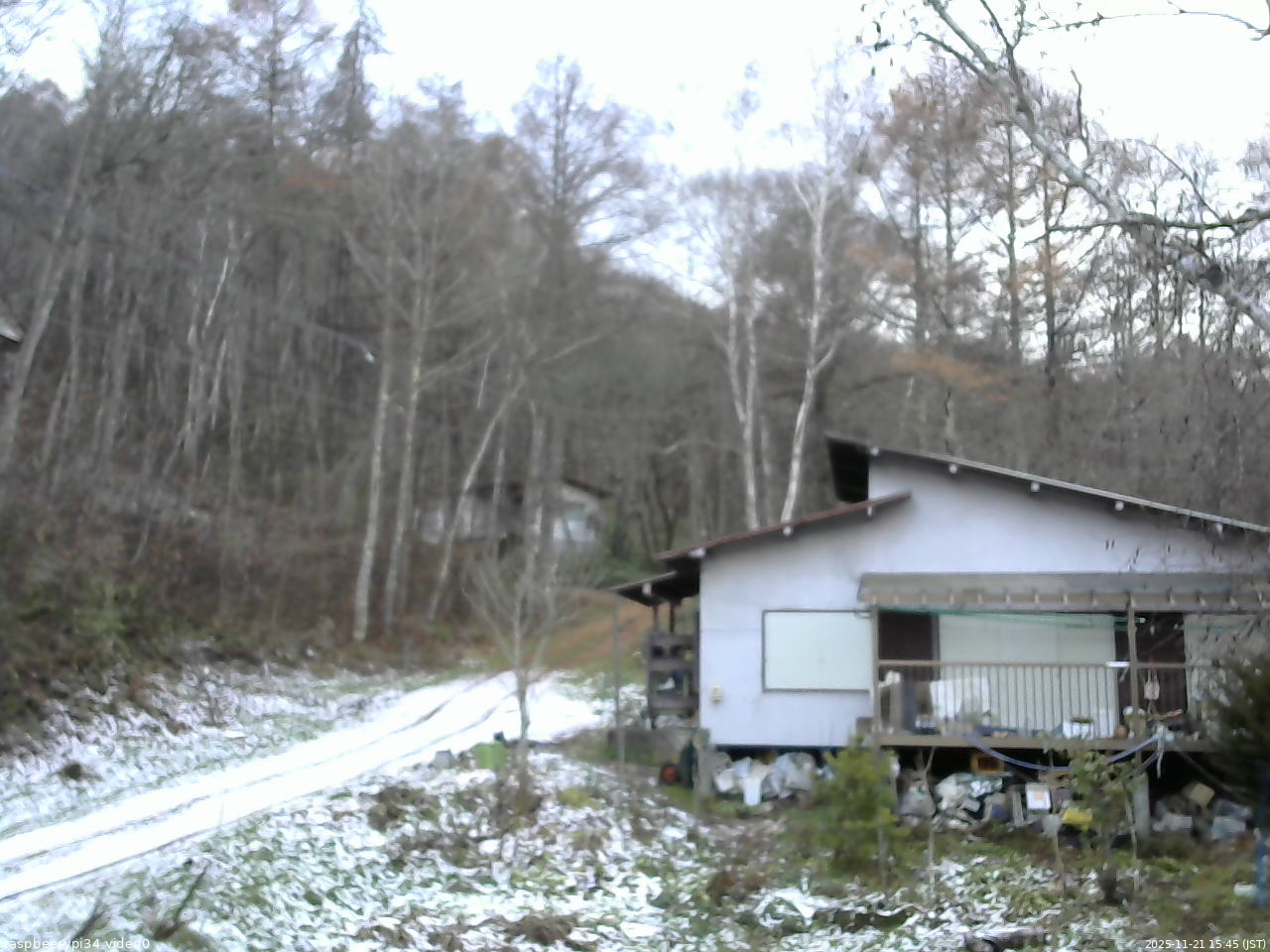 長野県菅平高原 ゆたか山荘 西側(坂上) 2025/11/21 15:45