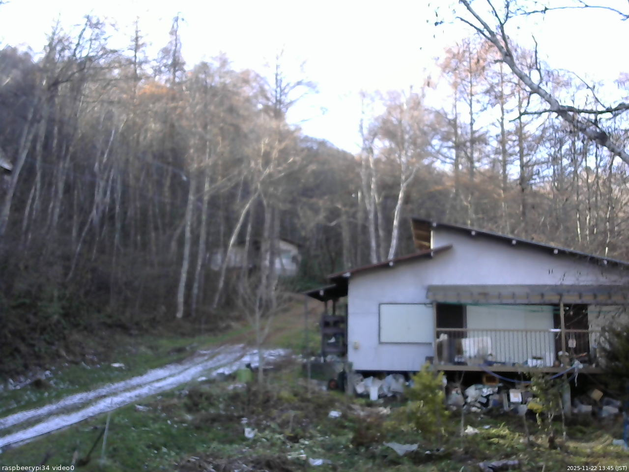長野県菅平高原 ゆたか山荘 西側(坂上) 2025/11/22 13:45