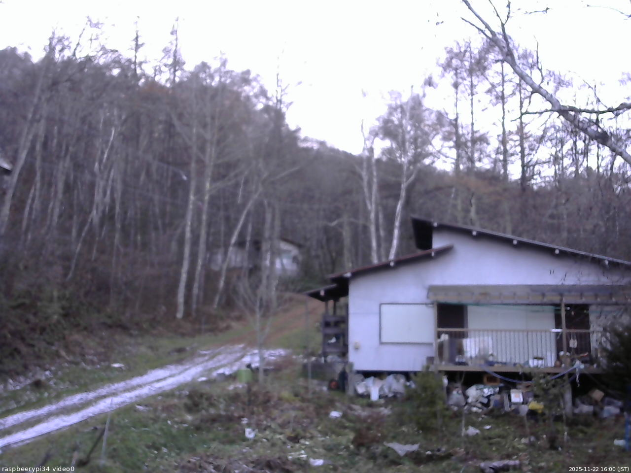 長野県菅平高原 ゆたか山荘 西側(坂上) 2025/11/22 16:00