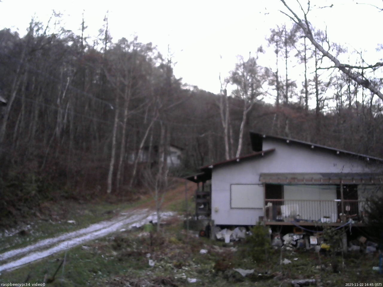 長野県菅平高原 ゆたか山荘 西側(坂上) 2025/11/22 16:45