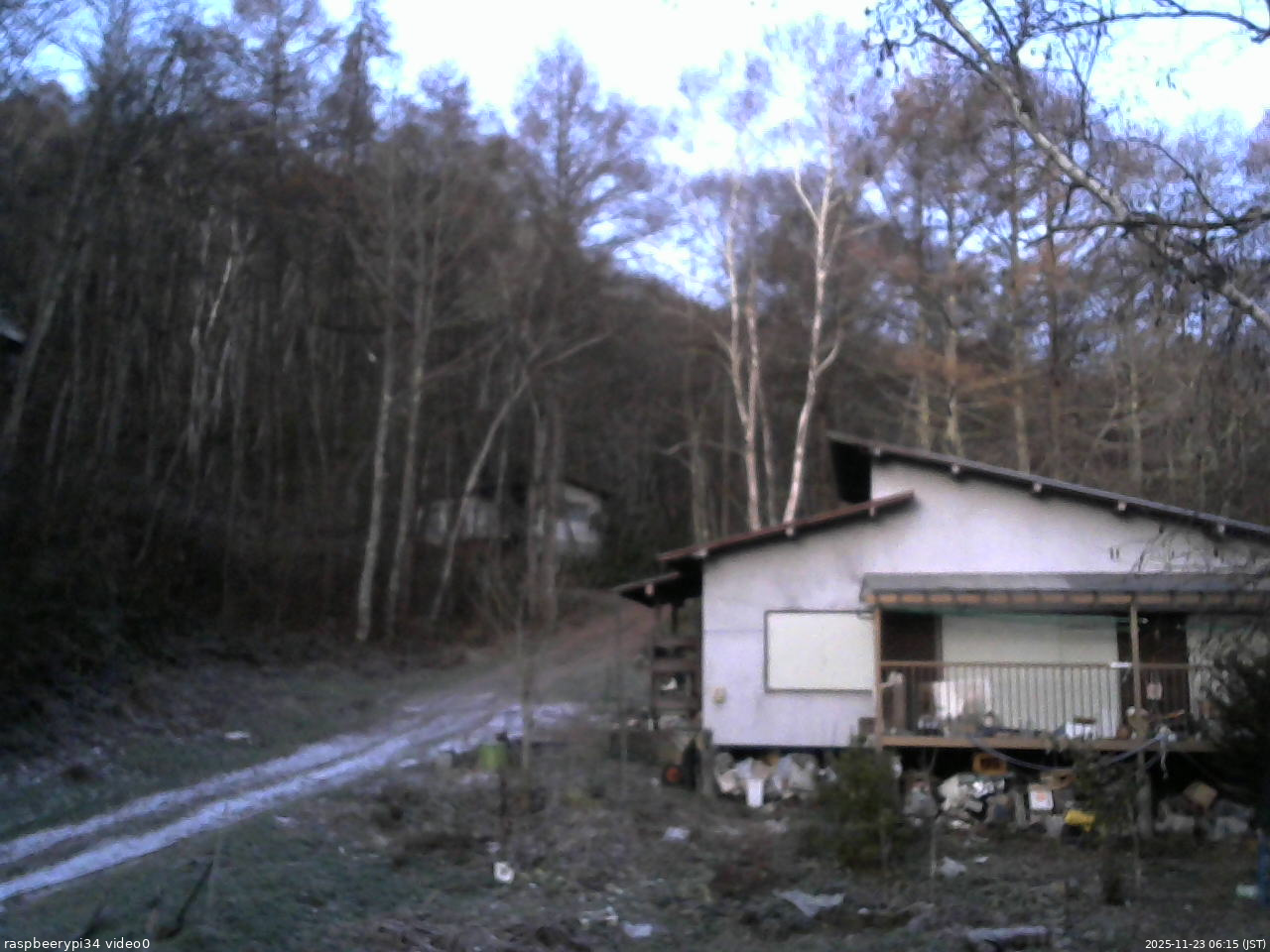 長野県菅平高原 ゆたか山荘 西側(坂上) 2025/11/23 06:15