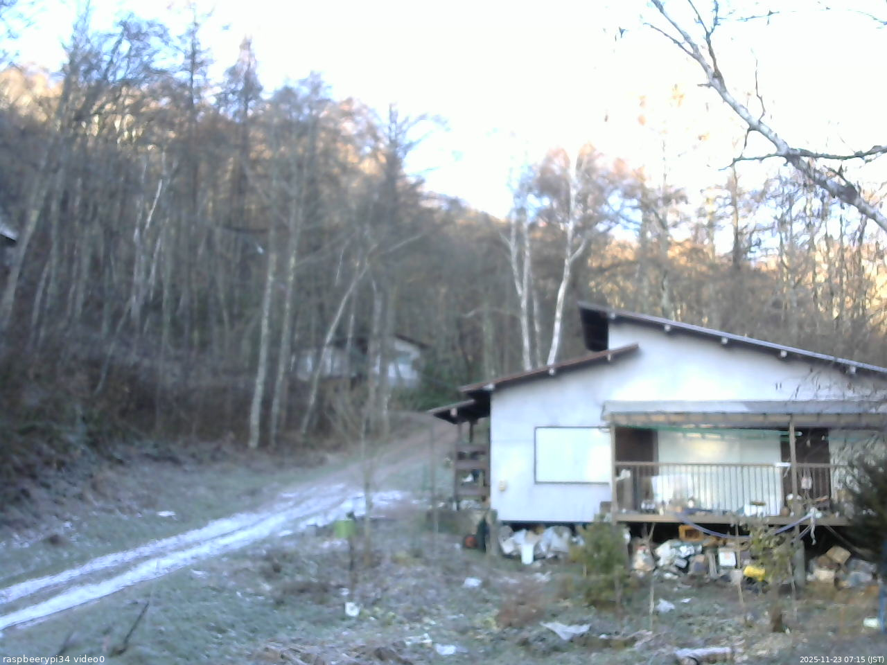 長野県菅平高原 ゆたか山荘 西側(坂上) 2025/11/23 07:15