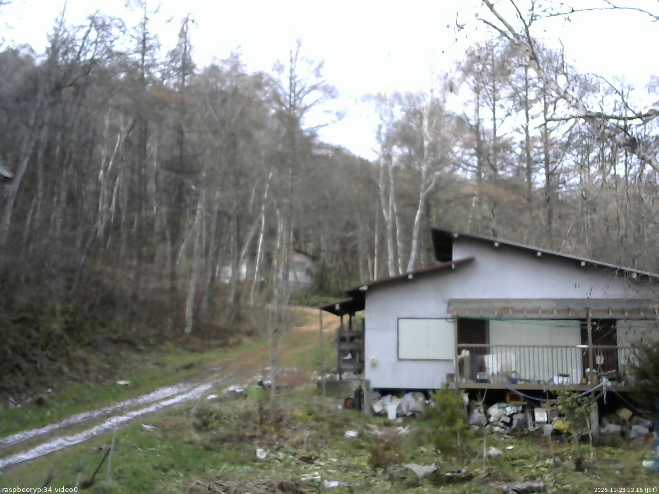 長野県菅平高原 ゆたか山荘 西側(坂上) 2025/11/23 12:15