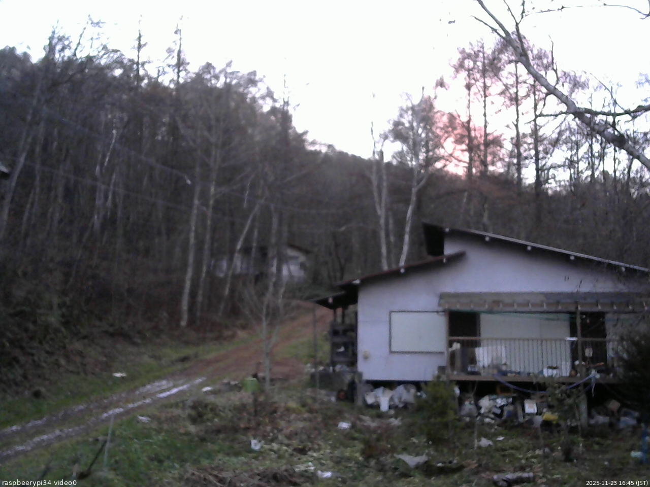 長野県菅平高原 ゆたか山荘 西側(坂上) 2025/11/23 16:45