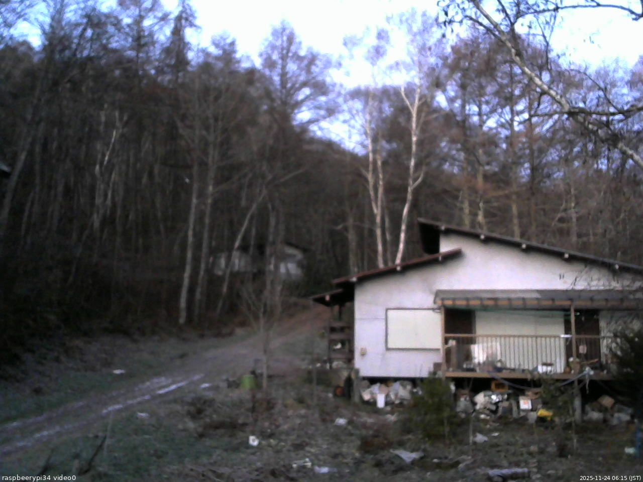 長野県菅平高原 ゆたか山荘 西側(坂上) 2025/11/24 06:15