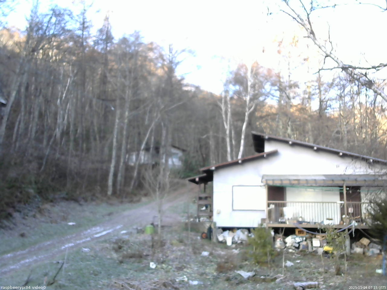 長野県菅平高原 ゆたか山荘 西側(坂上) 2025/11/24 07:15