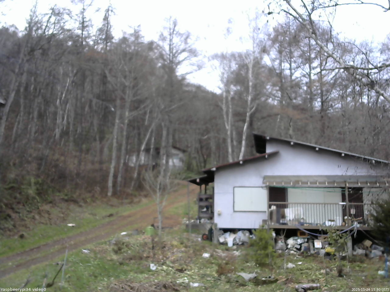 長野県菅平高原 ゆたか山荘 西側(坂上) 2025/11/24 15:30