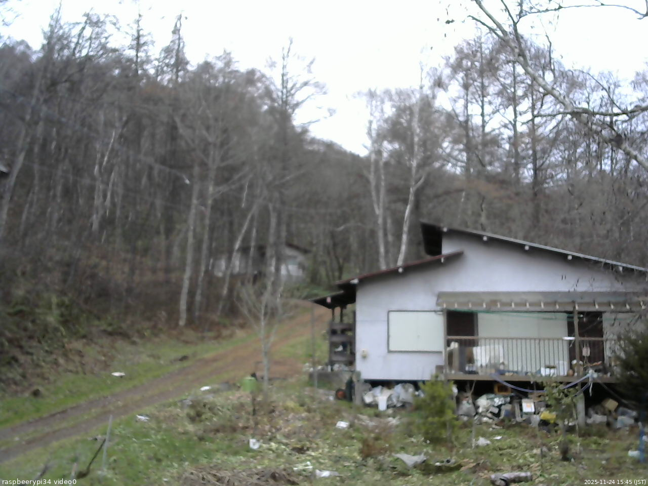 長野県菅平高原 ゆたか山荘 西側(坂上) 2025/11/24 15:45