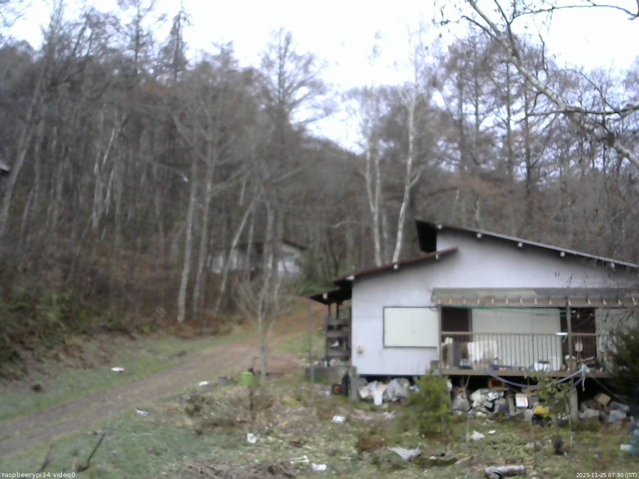 長野県菅平高原 ゆたか山荘 西側(坂上) 2025/11/25 07:30