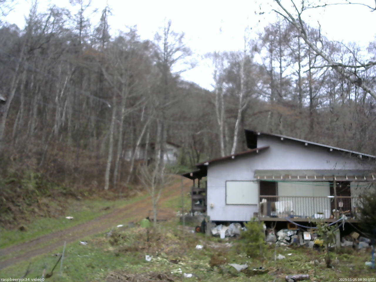 長野県菅平高原 ゆたか山荘 西側(坂上) 2025/11/25 08:30