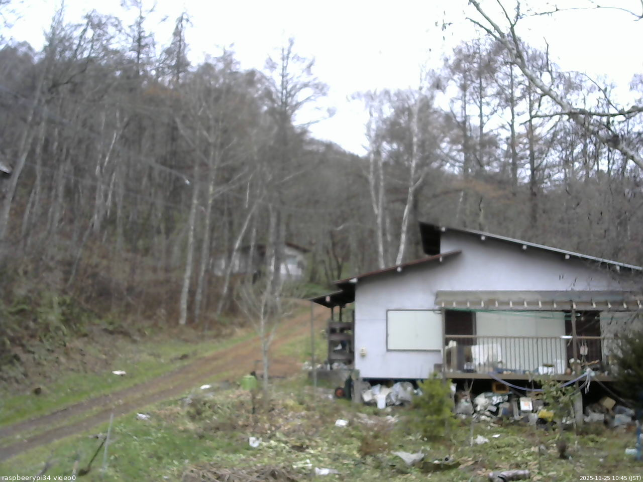 長野県菅平高原 ゆたか山荘 西側(坂上) 2025/11/25 10:45