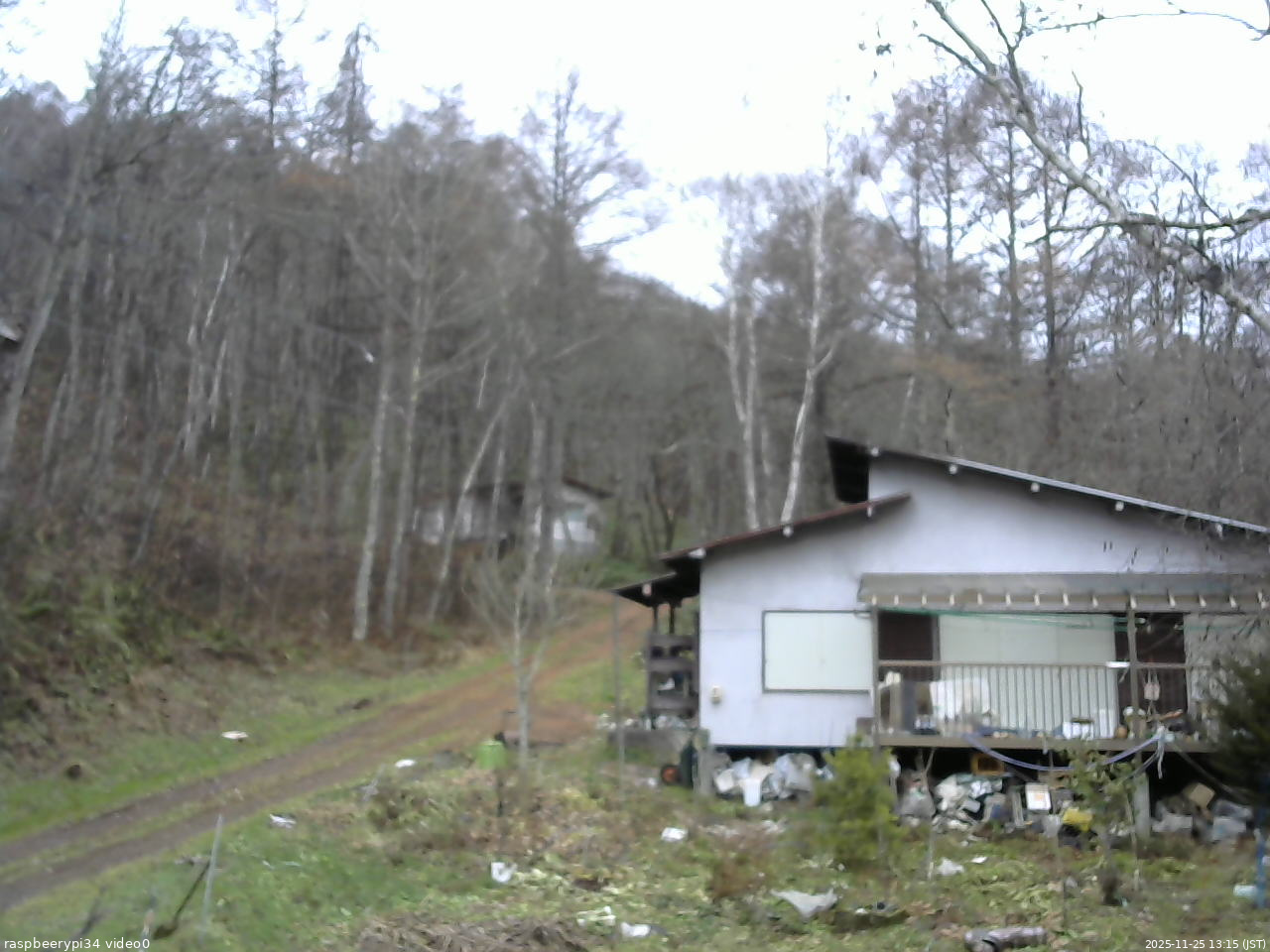 長野県菅平高原 ゆたか山荘 西側(坂上) 2025/11/25 13:15