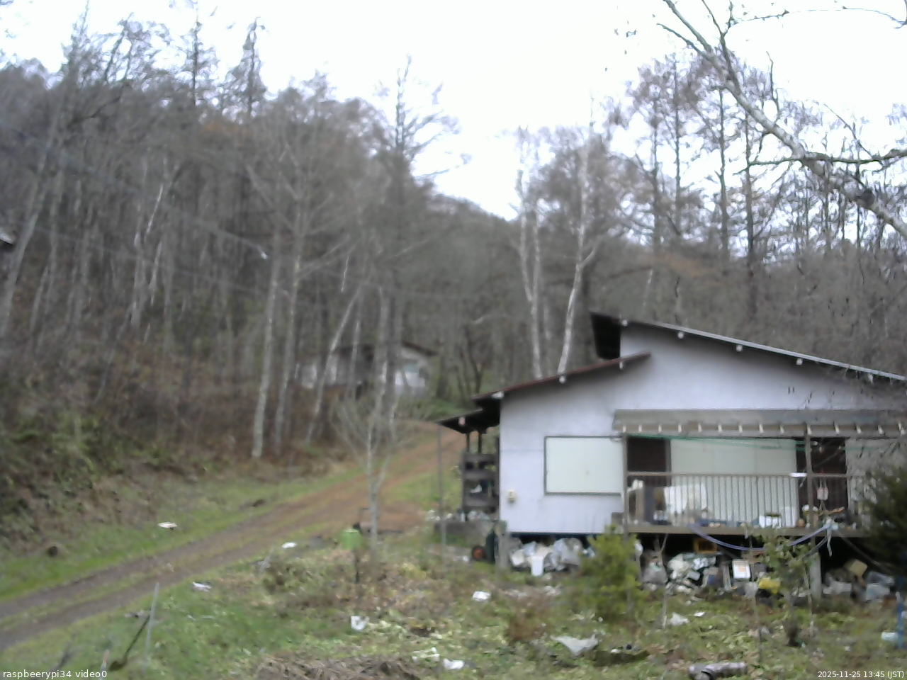 長野県菅平高原 ゆたか山荘 西側(坂上) 2025/11/25 13:45