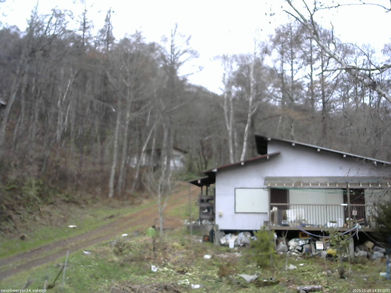 長野県菅平高原 ゆたか山荘 西側(坂上) 2025/11/25 14:15