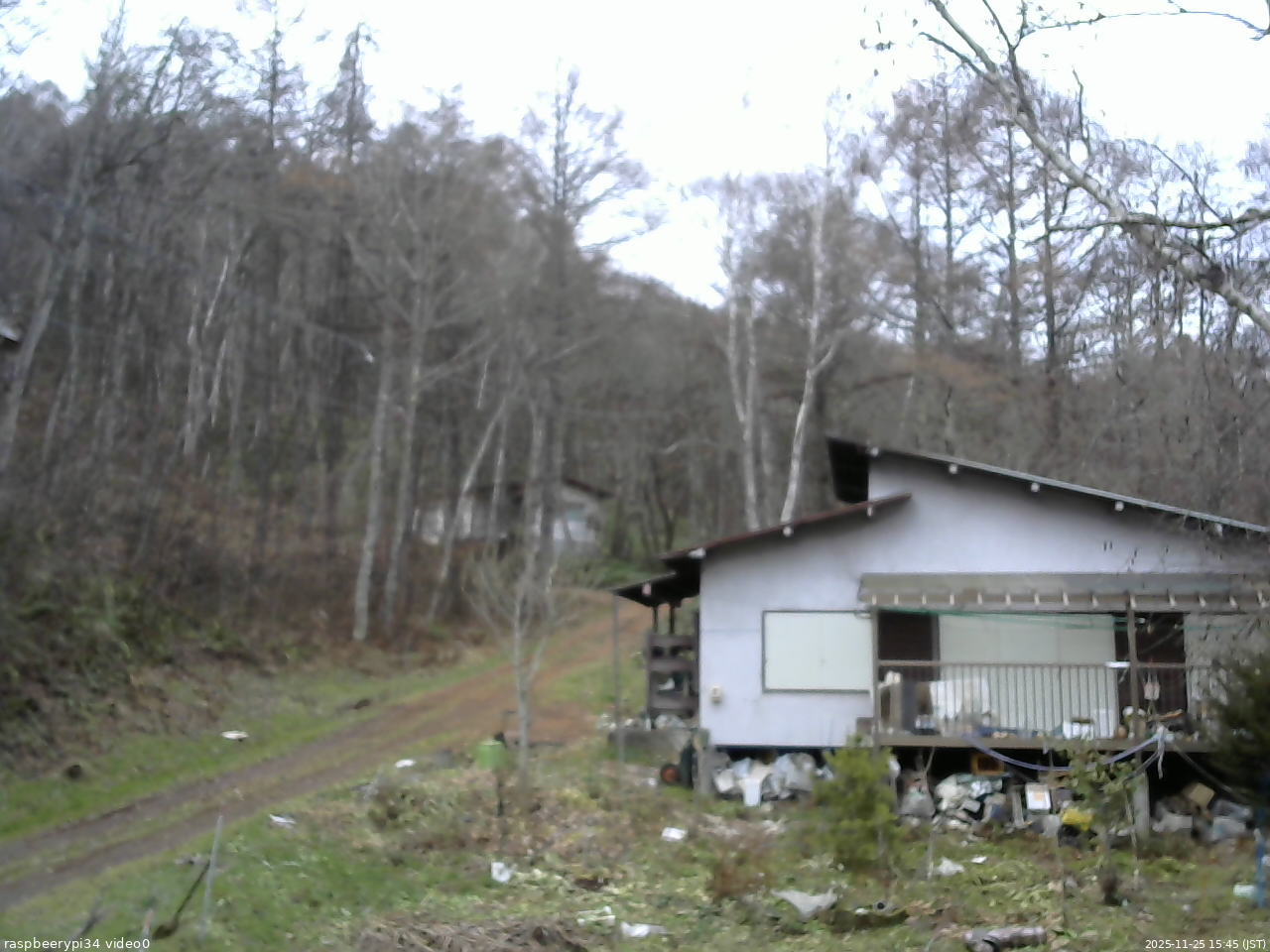 長野県菅平高原 ゆたか山荘 西側(坂上) 2025/11/25 15:45