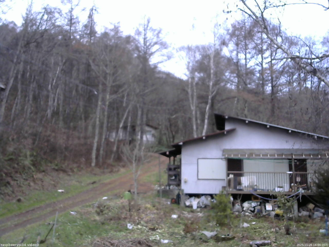 長野県菅平高原 ゆたか山荘 西側(坂上) 2025/11/25 16:00