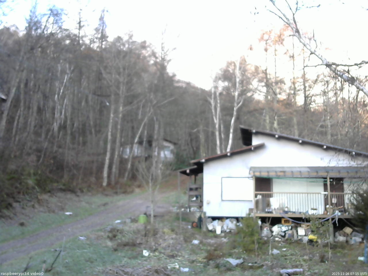 長野県菅平高原 ゆたか山荘 西側(坂上) 2025/11/26 07:15
