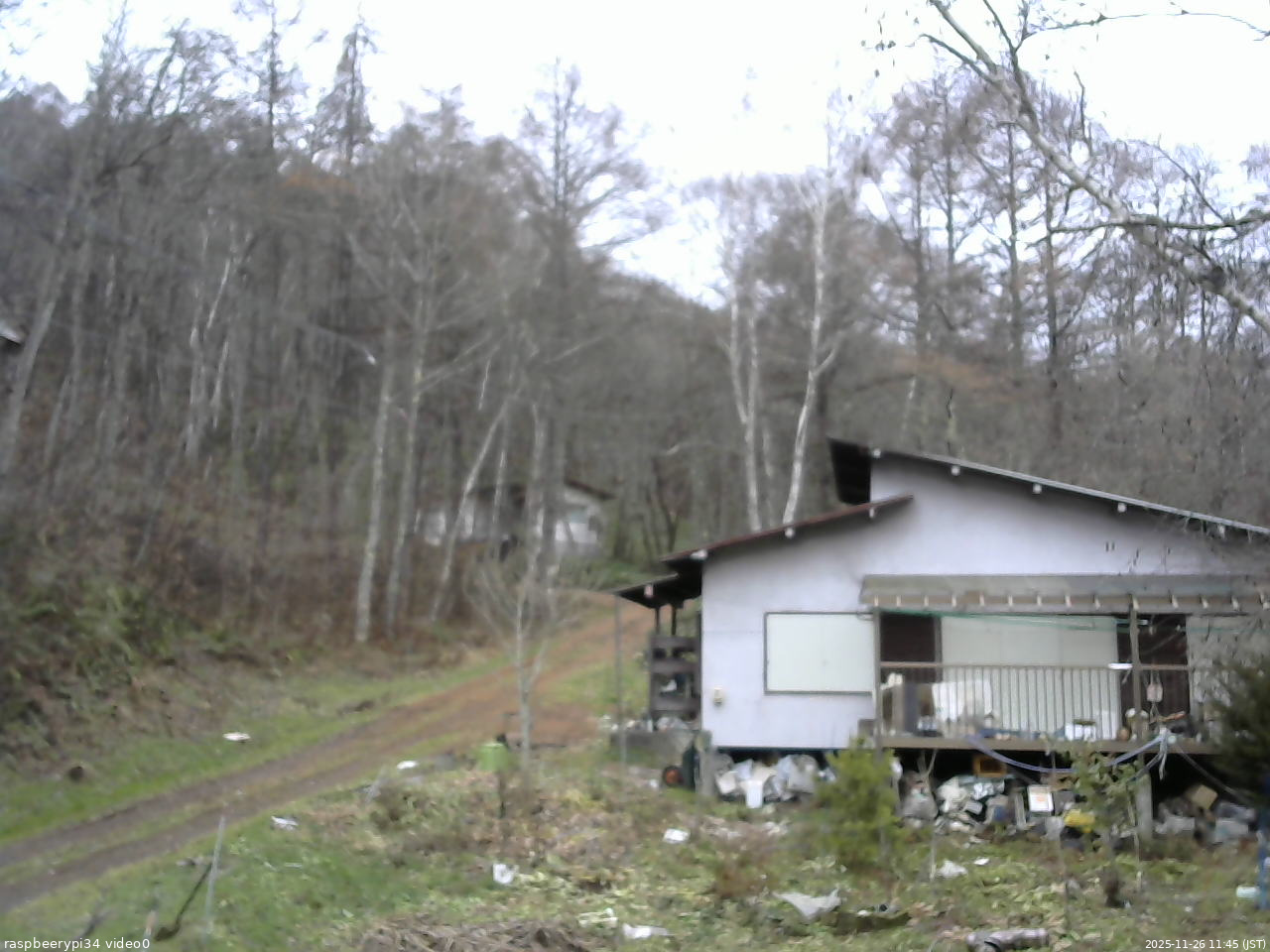 長野県菅平高原 ゆたか山荘 西側(坂上) 2025/11/26 11:45