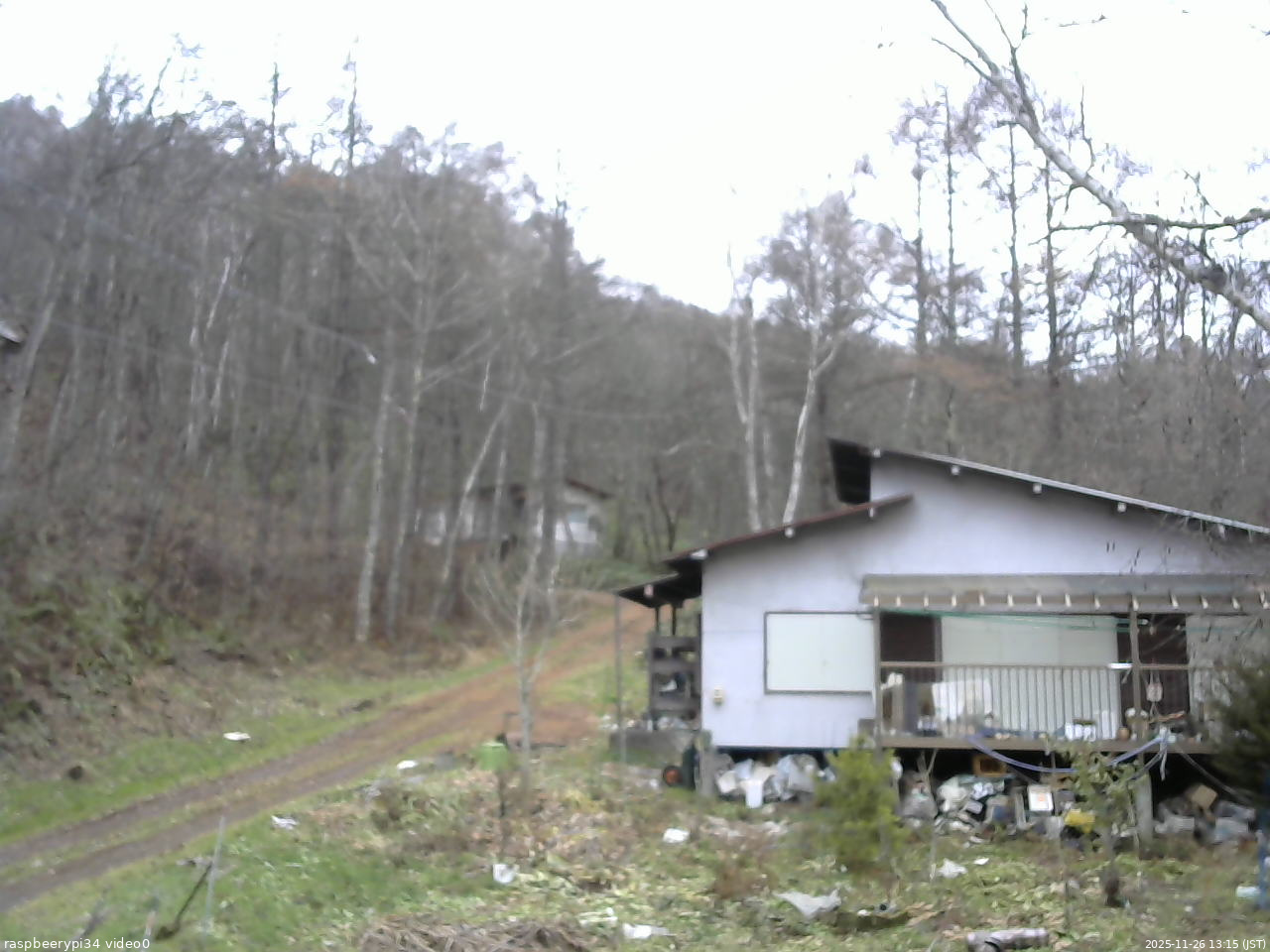 長野県菅平高原 ゆたか山荘 西側(坂上) 2025/11/26 13:15