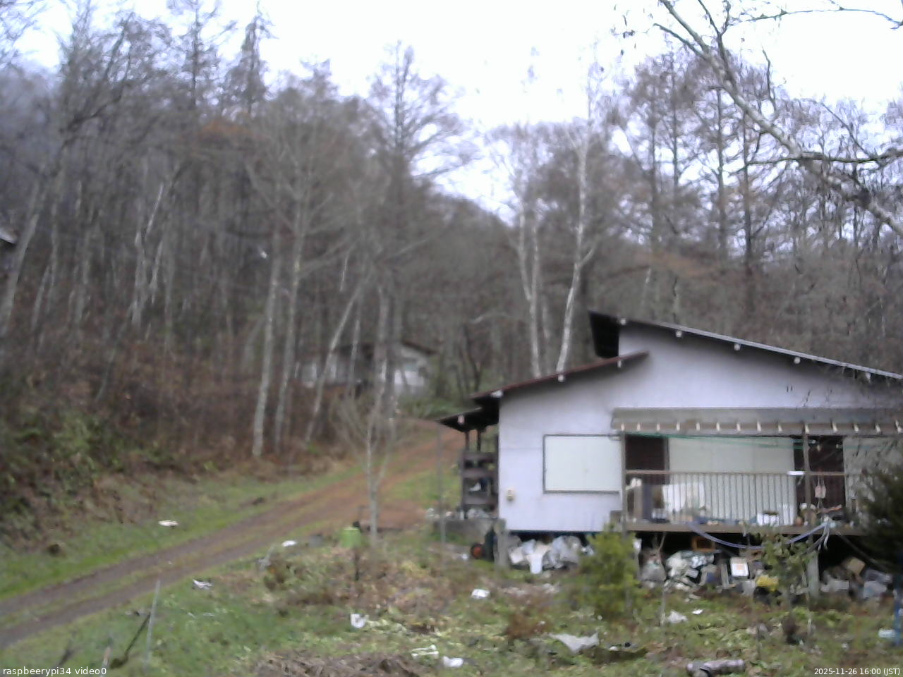長野県菅平高原 ゆたか山荘 西側(坂上) 2025/11/26 16:00