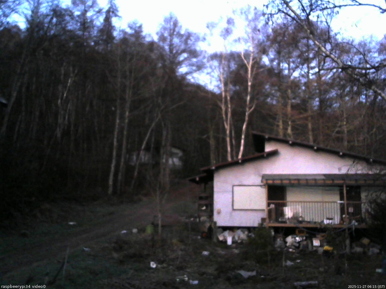 長野県菅平高原 ゆたか山荘 西側(坂上) 2025/11/27 06:15