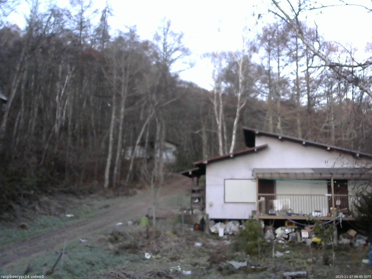 長野県菅平高原 ゆたか山荘 西側(坂上) 2025/11/27 06:45