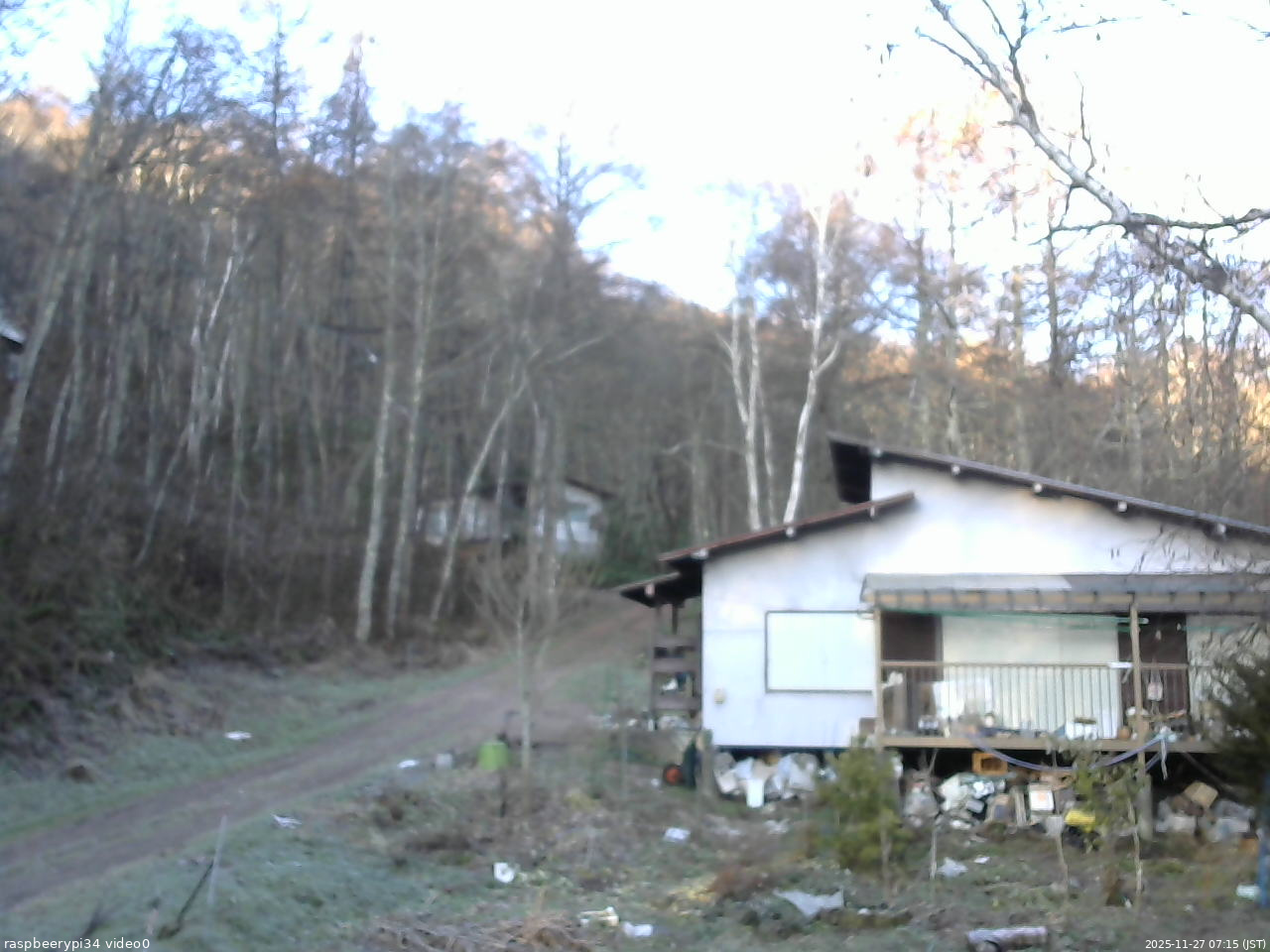 長野県菅平高原 ゆたか山荘 西側(坂上) 2025/11/27 07:15