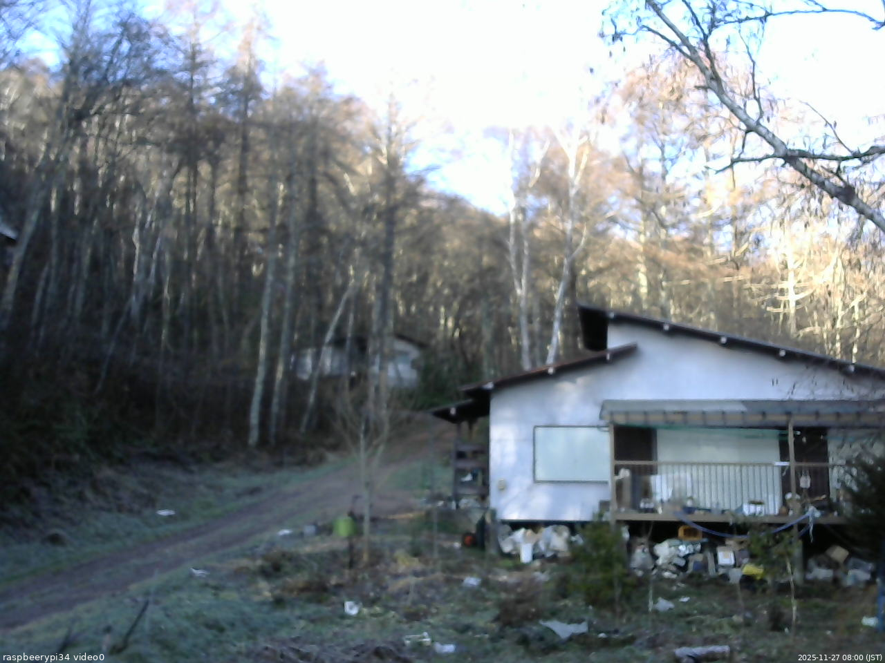 長野県菅平高原 ゆたか山荘 西側(坂上) 2025/11/27 08:00