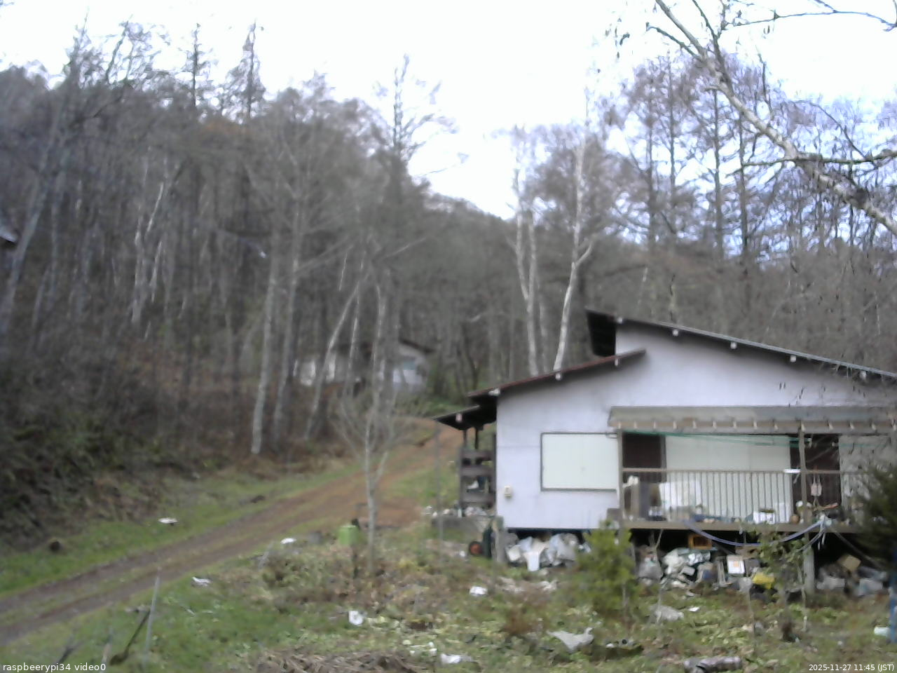 長野県菅平高原 ゆたか山荘 西側(坂上) 2025/11/27 11:45