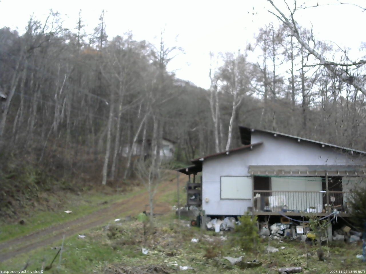 長野県菅平高原 ゆたか山荘 西側(坂上) 2025/11/27 13:45
