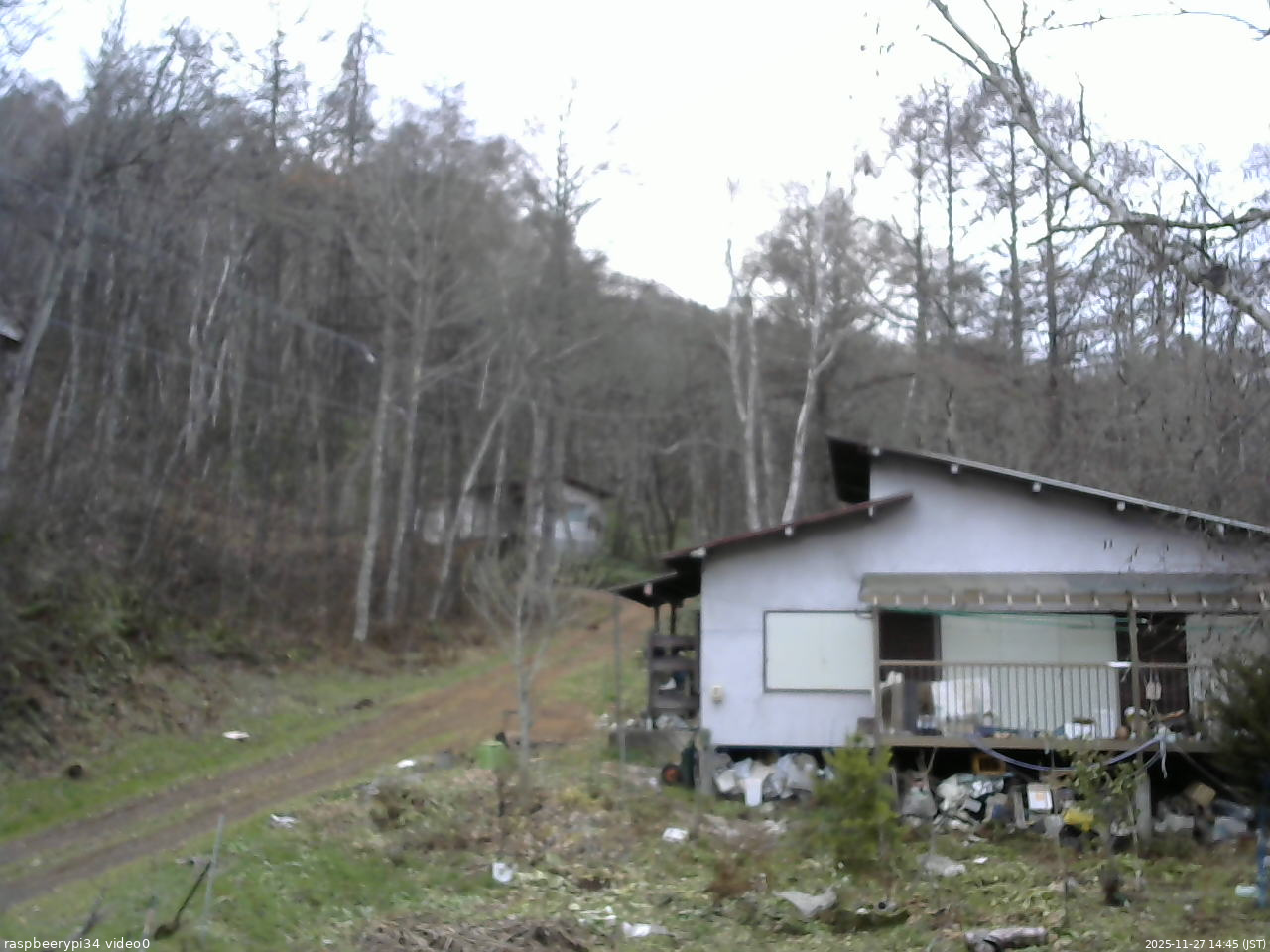長野県菅平高原 ゆたか山荘 西側(坂上) 2025/11/27 14:45