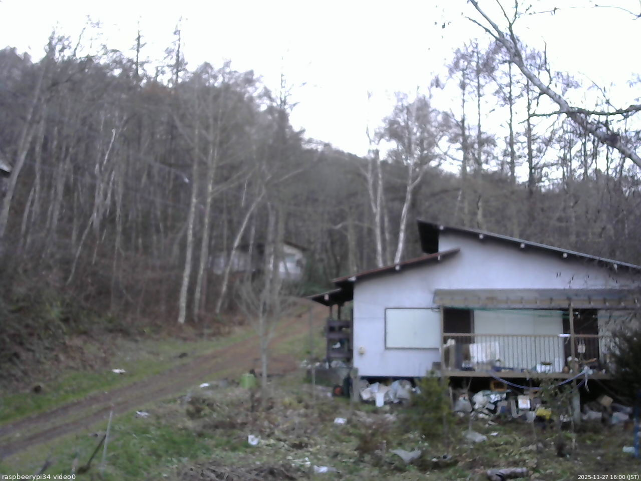 長野県菅平高原 ゆたか山荘 西側(坂上) 2025/11/27 16:00