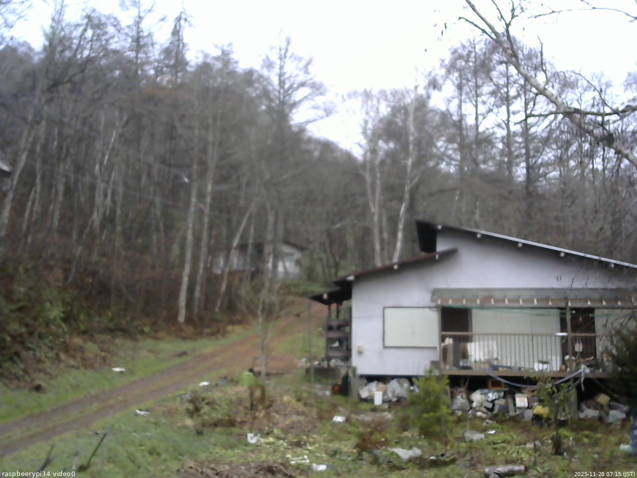 長野県菅平高原 ゆたか山荘 西側(坂上) 2025/11/28 07:15
