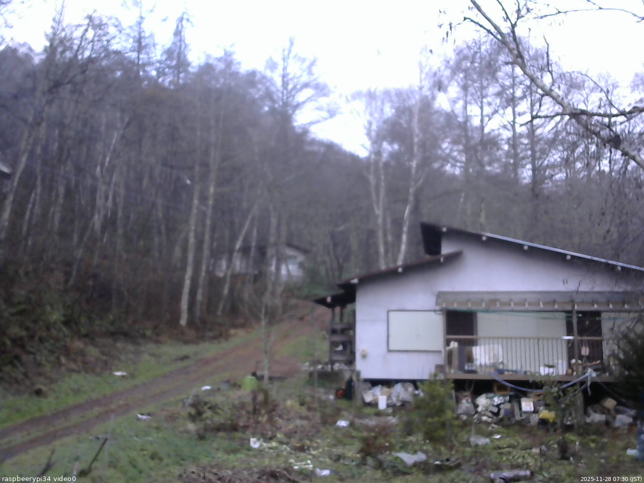 長野県菅平高原 ゆたか山荘 西側(坂上) 2025/11/28 07:30