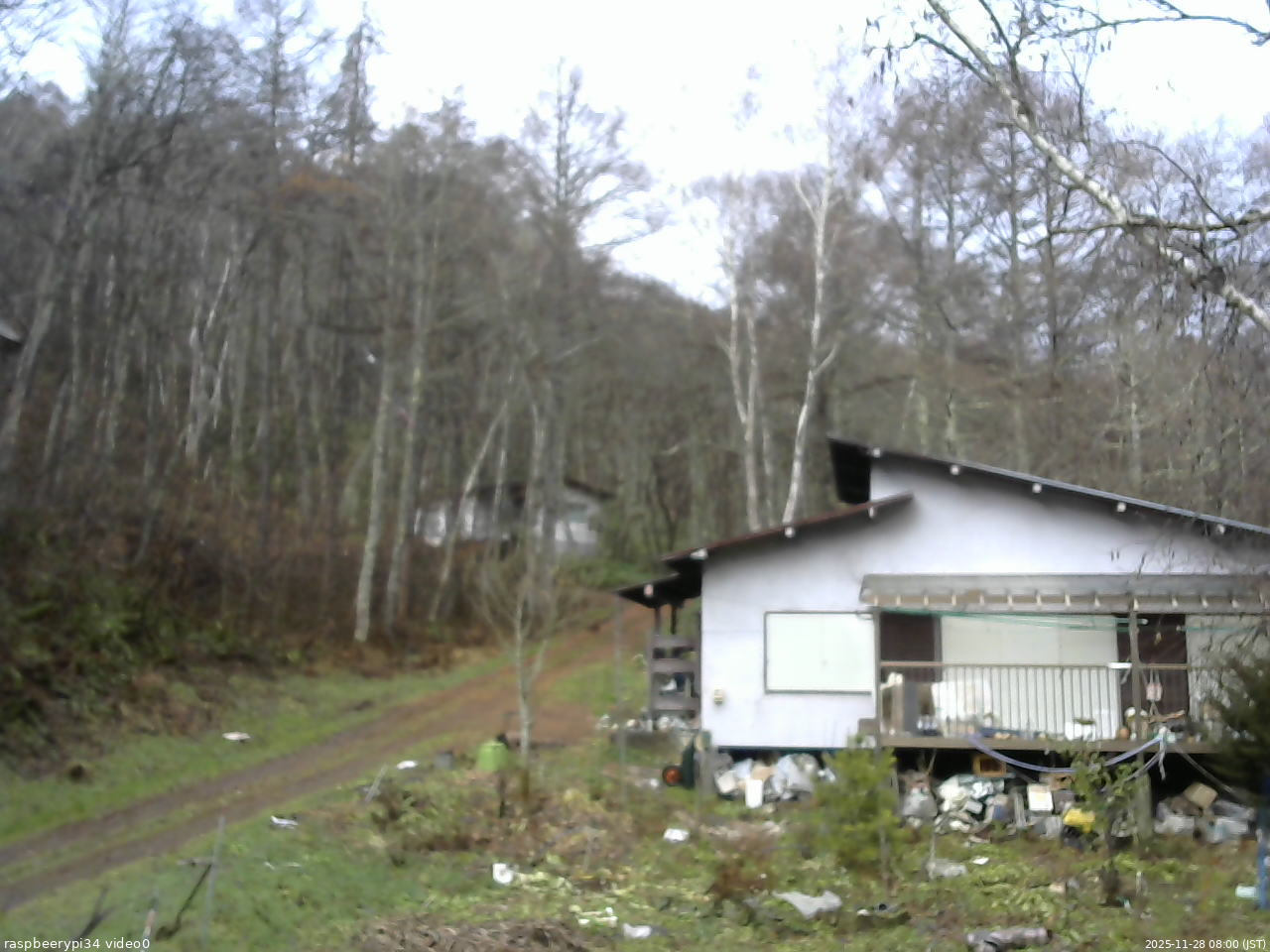 長野県菅平高原 ゆたか山荘 西側(坂上) 2025/11/28 08:00